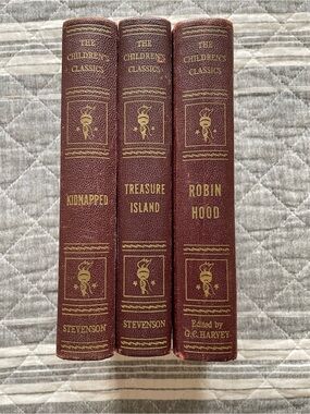 Children’s Classic Book Set: Treasure Island, Robin Hood & Kidnapped